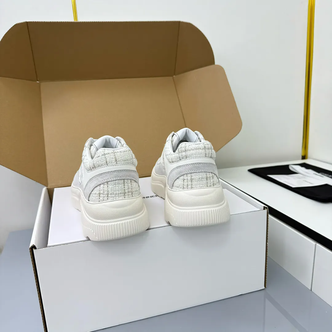 👟👟Ex-factory price 620👟👟 Chanel bread shoes ~ original calfskin panda shoes Chanel 25C latest hot style panda black and white sports shoes casual sneakers Xiaoxiang hot item classic black and white panda color coco girls must pay Fabric: original custom mixed sheepskin lining: original imported breathable mesh lining outsole: Original molded rubber + TPU combination Size: Women's 35-41